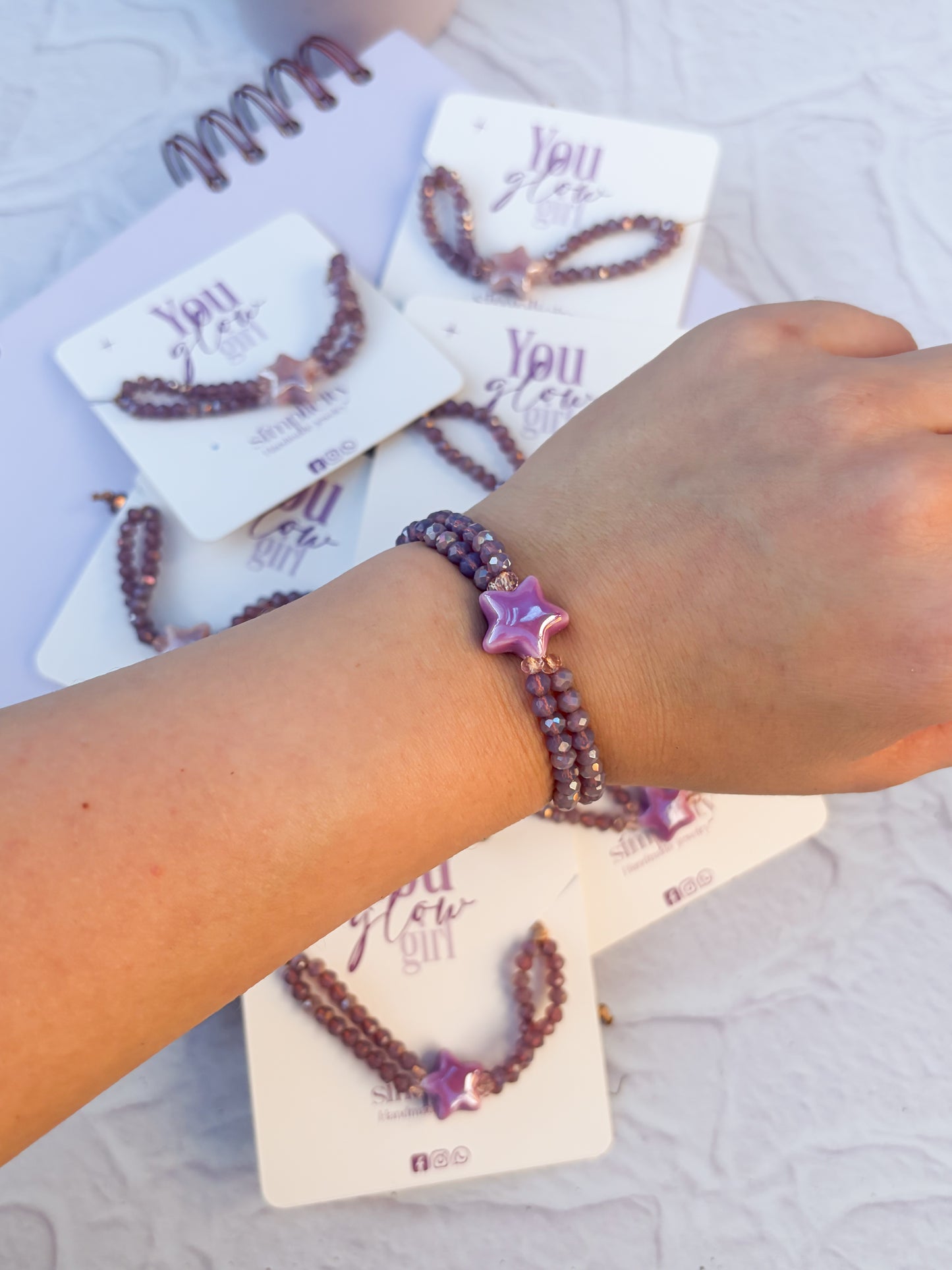 You glow bracelet 💜